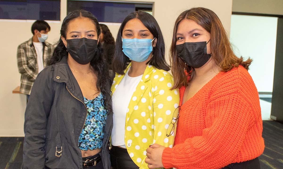 Astrid Barrón, Nanvic Romero y Elizabeth Martínez