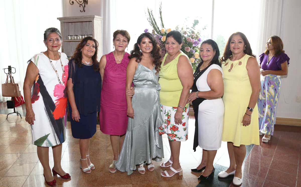 María Elena, Dolores, María de Jesús, Jaqueline, Leticia, Charo y Pilar