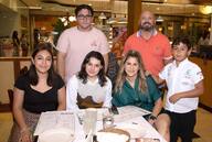 Sebastián, Felipe, Aiker, Salma, Raiza e Isis