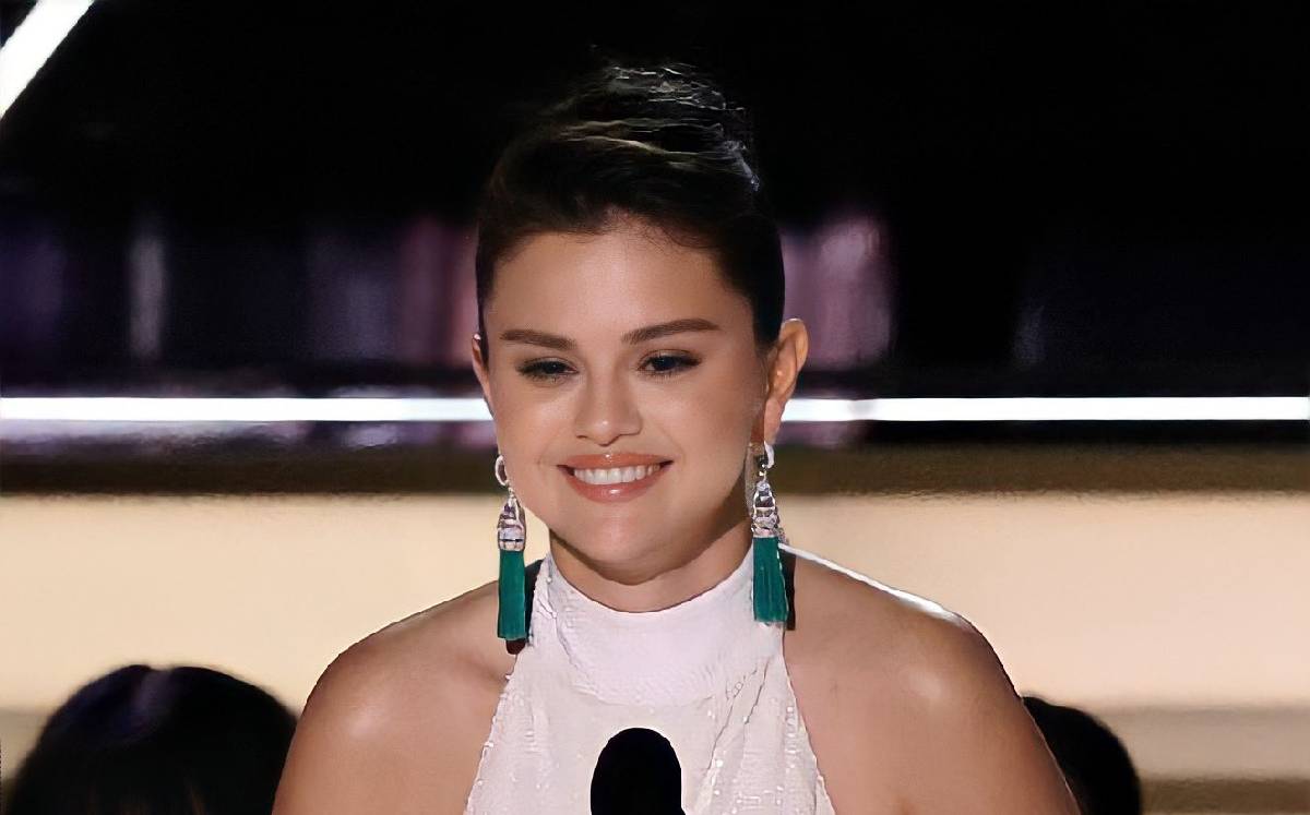 Selena Gomez luce vestido idéntico al de Mariana Rodríguez en Emmys.