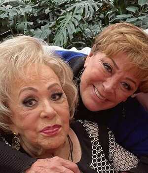Silvia Pinal posa junto a sus hijos. (Foto: Instagram).