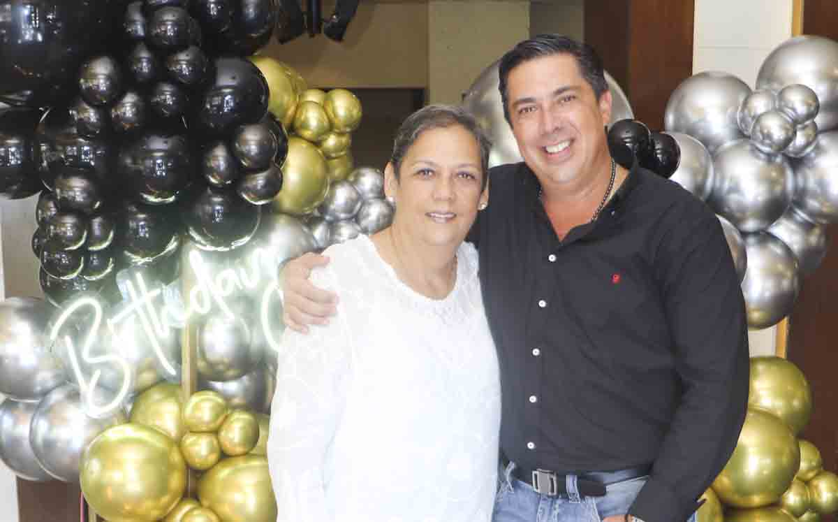 Antonio con sus invitados / Fotos: Dennis Hernández