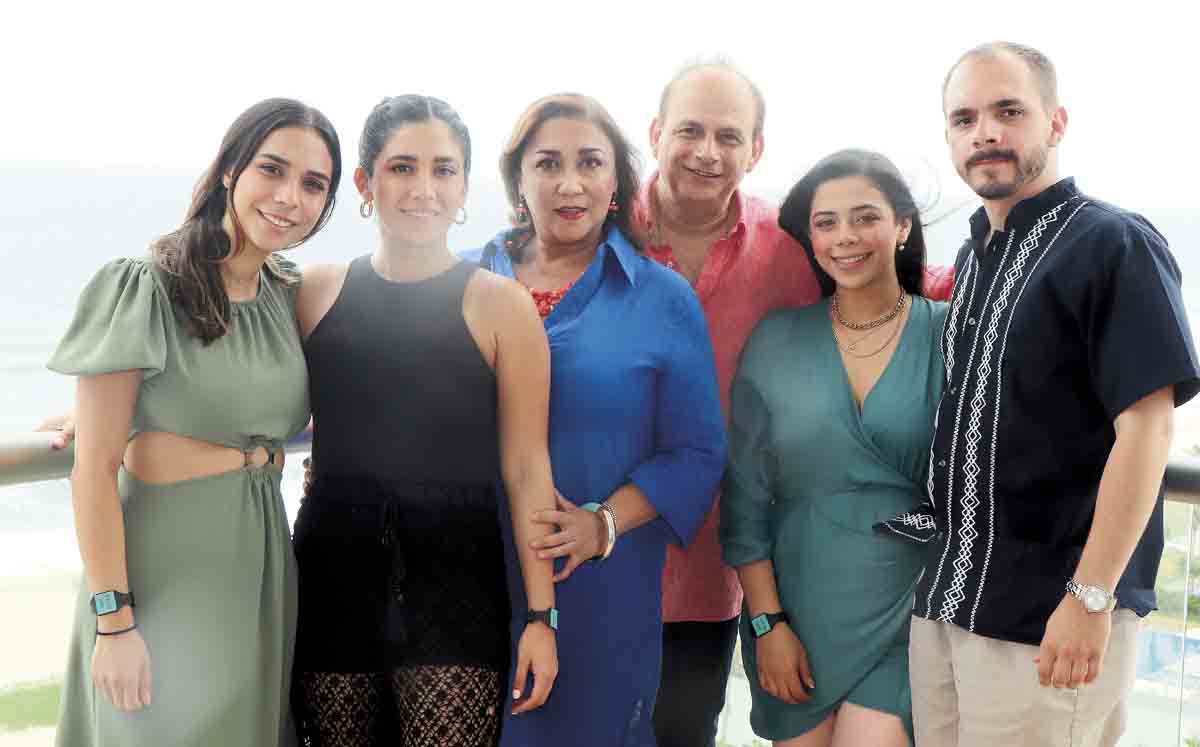 Mariel Manzur, Giselle Manzur, Carmen Barragán, Ricardo Manzur, Nicole Manzur y Mario Parada / Fotos: Dennis Hernández