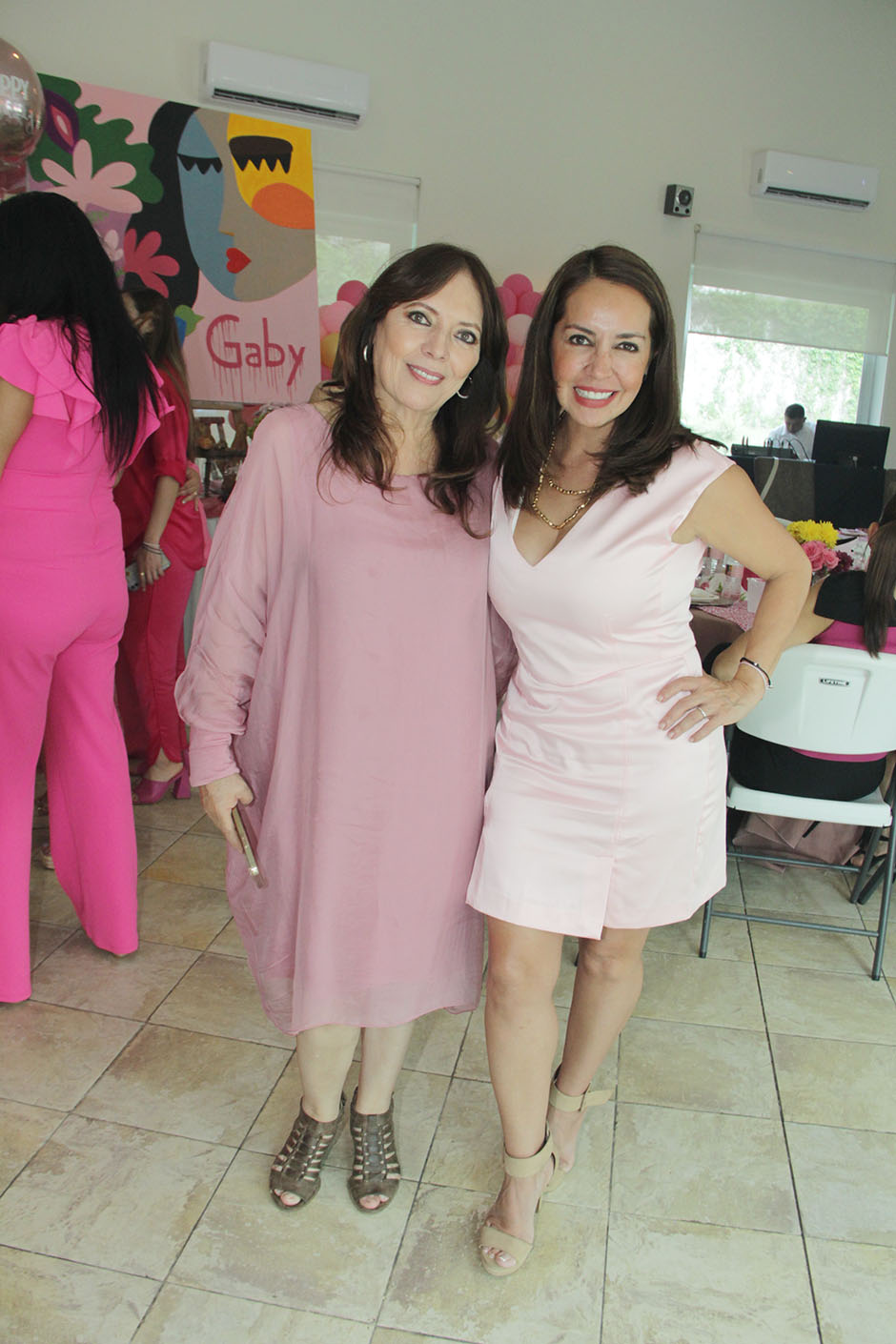 Sara González y Yetzi Oseguera