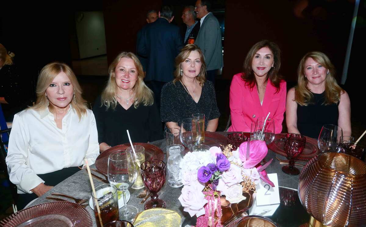 Ángela de Balderrama, Lety Argüelles de Sánchez, Lucía Kalionchis de Ramírez, Valentina Espino Barros y Alicia de León