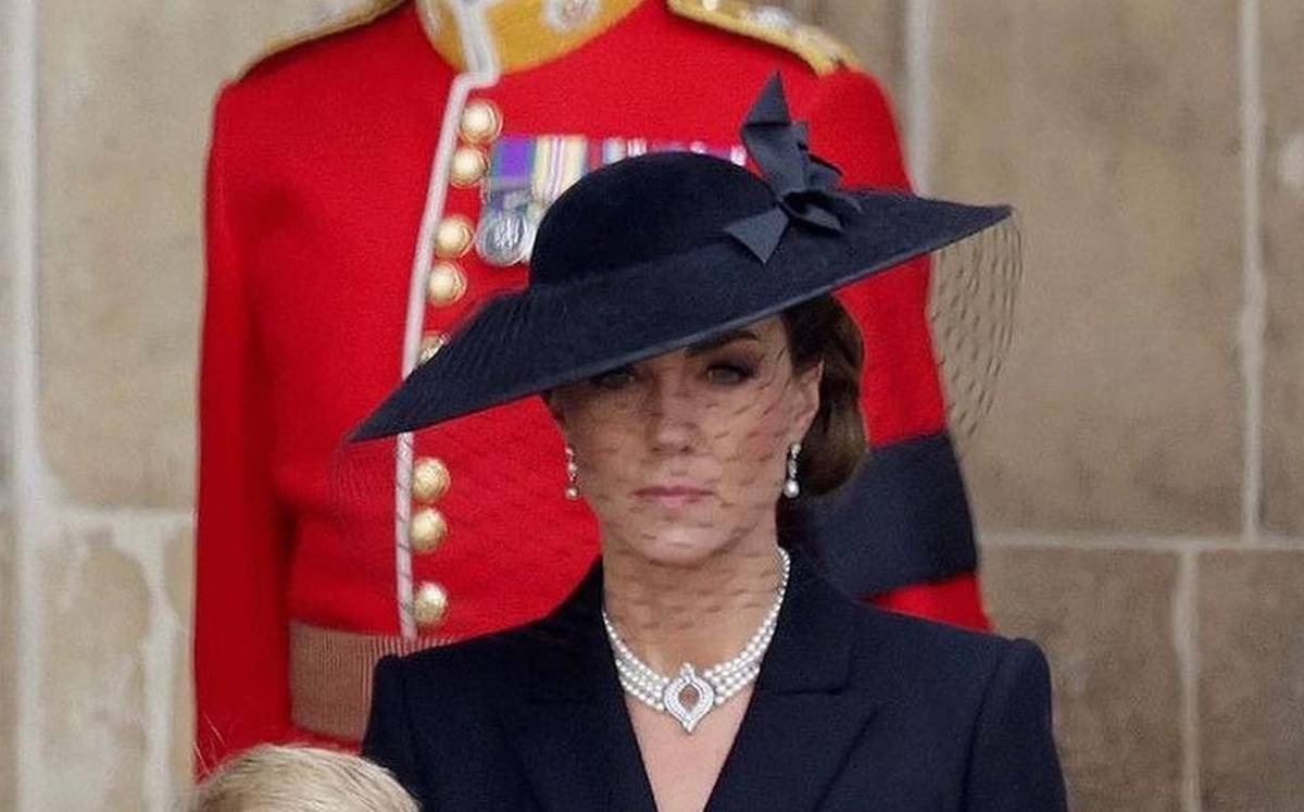 Kate Middleton y el importante regalo de la reina Isabel que usó como homenaje en su funeral. (Foto: Instagram).