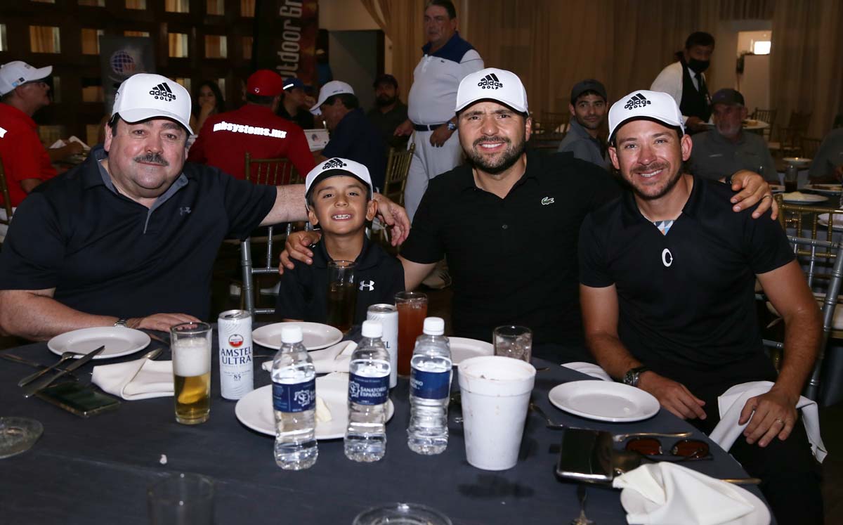 Roberto, Mau, Mauricio y Daniel