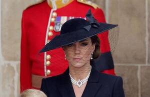Kate Middleton y el importante regalo de la reina Isabel que usó como homenaje en su funeral. (Foto: Instagram).