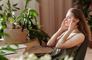 Migraña menstrual: Cómo aliviar de forma natural. (Foto: Pexels).