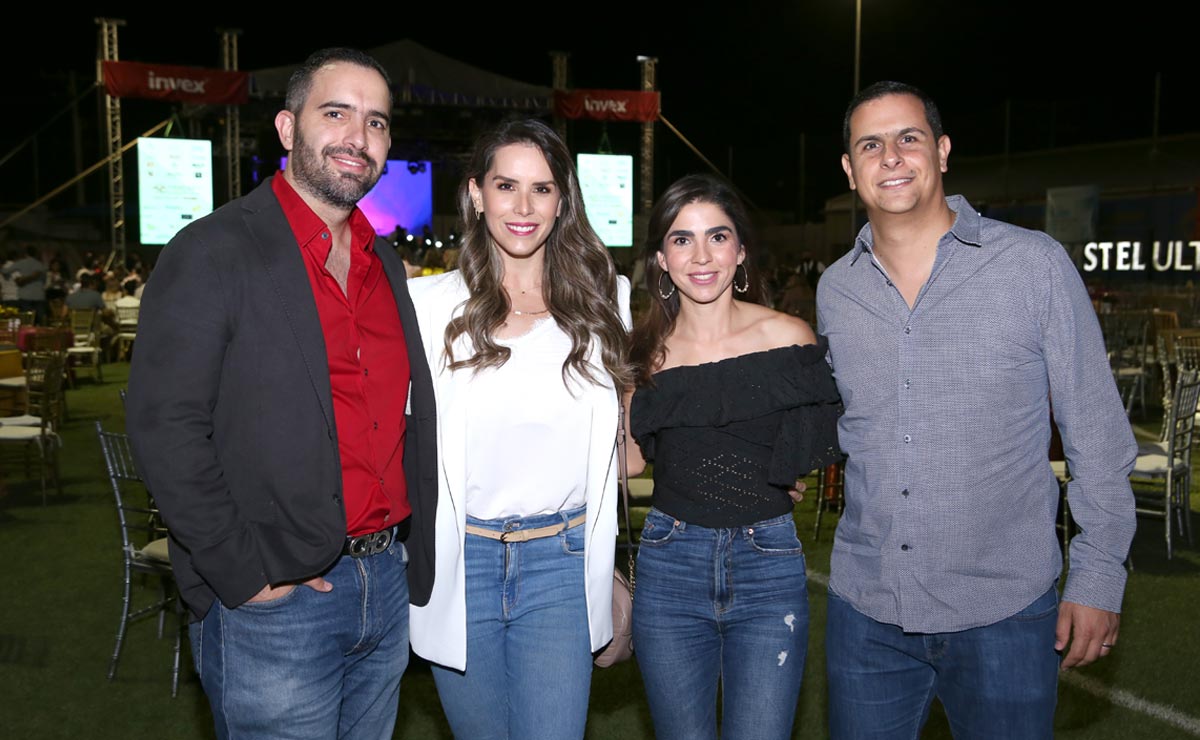 Andrés, Laura, Karla y Carlos