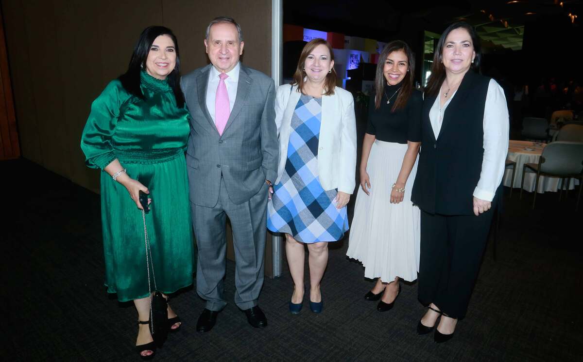 Angélica Macedo de Escamilla, Salvador Alva, Silvia Piñones, Celina Hernández y Minu Llaguno