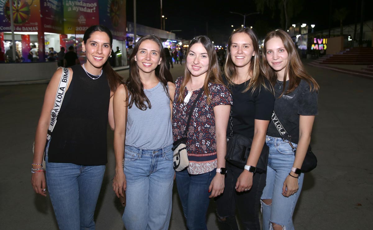 Astrid, Ale, Pamela, Regina y Ana Pao