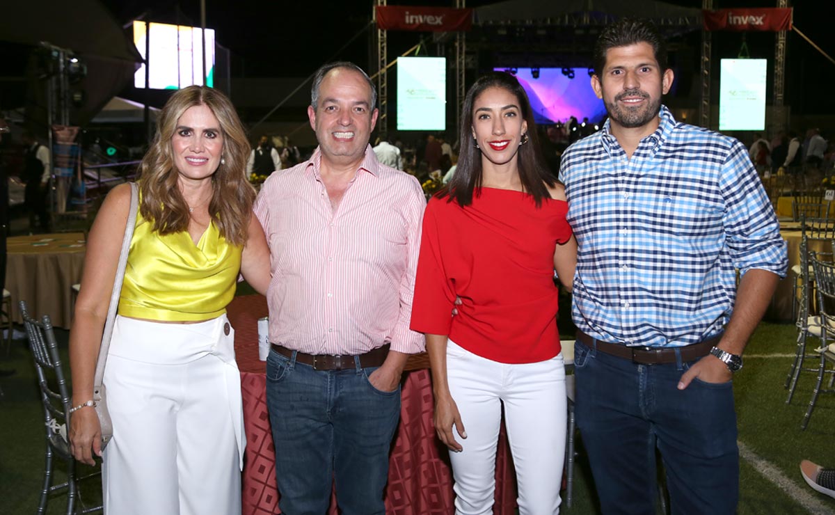 Aurora, Ernesto, Adriana y Miguel