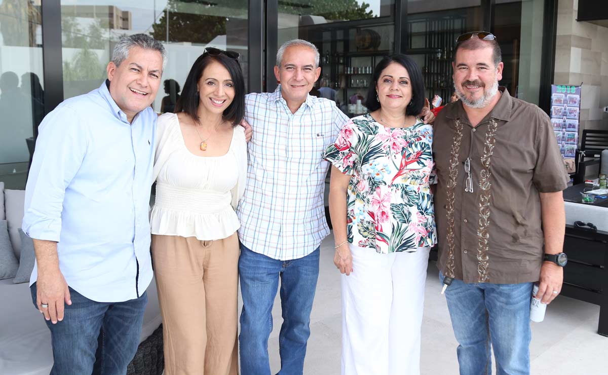 Luis, Karla, Fernando, Esther y Carlos