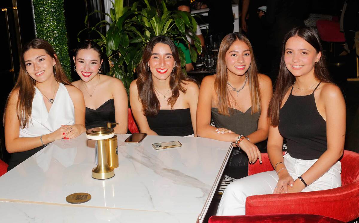 Michelle Vela, Mariel Zambrano, Isa Herrera, Danai Fuentes y Dany Fernández