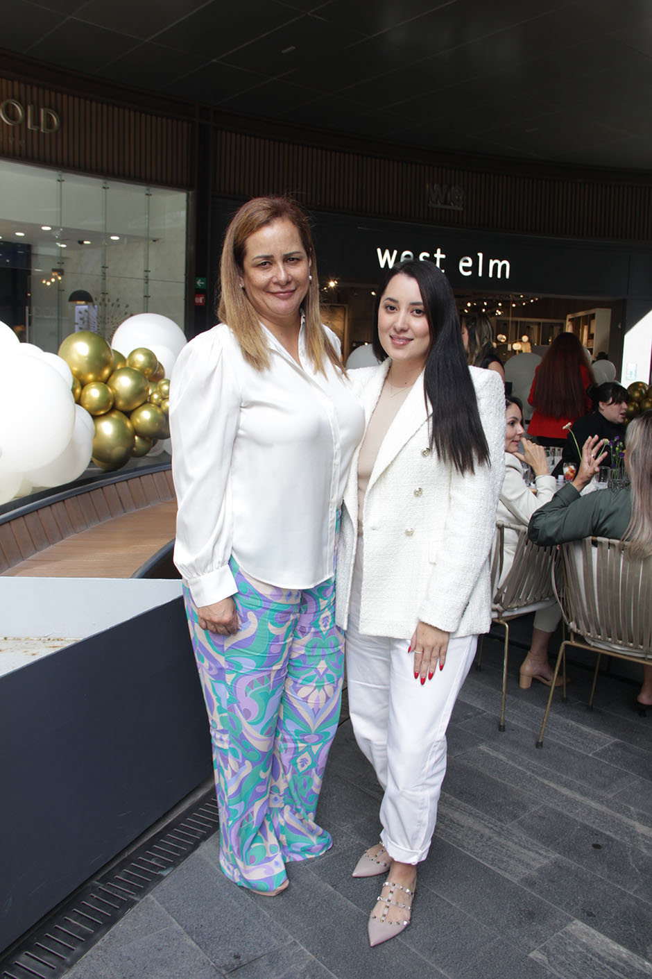 Alejandra Achirica y Alejandra Guevara.