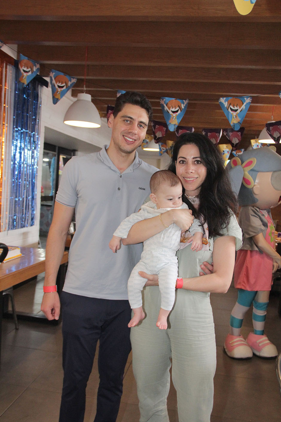 Frederick Movshovich, Estefany Regalado y Leonel Movshovich.