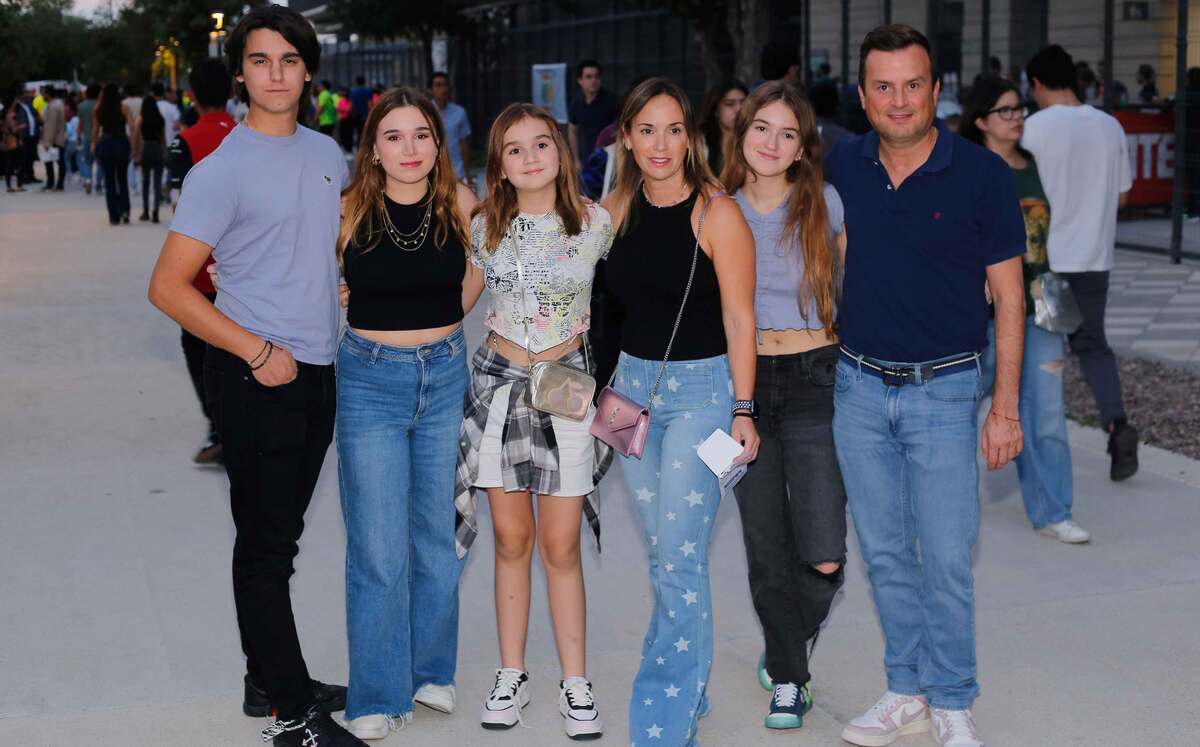 Emilio Fausche, María Andrea Garza, Valeria Garza, Ana Paula Garza, María Elena Quintanilla y Alfredo Garza