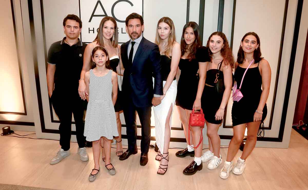 Leonardo Garza, Ninfa Ochoa de Garza, Marco Garza, Maya Garza, Paulina Garza, Raquel Garza, Renata Garza Y Loretta Garza