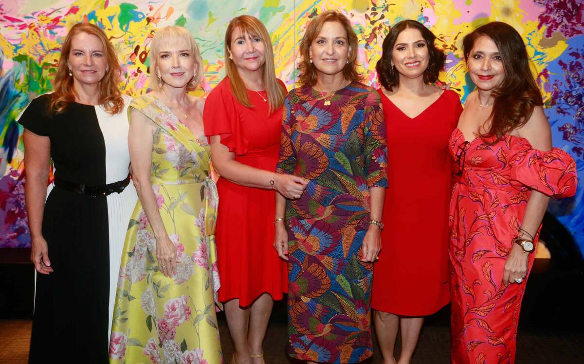 Mary Carmen Herrera de De la Torre, Ana María González de Zambrano, Beatriz Salinas de Guitron, Nelva Ramírez de Garza, Mónica Díaz de Zambrano e Ivon