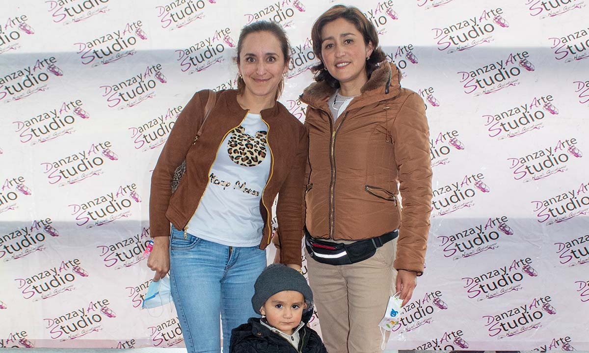 Angélica Hidalgo, Gabriela Hidalgo y Alexis Rodríguez