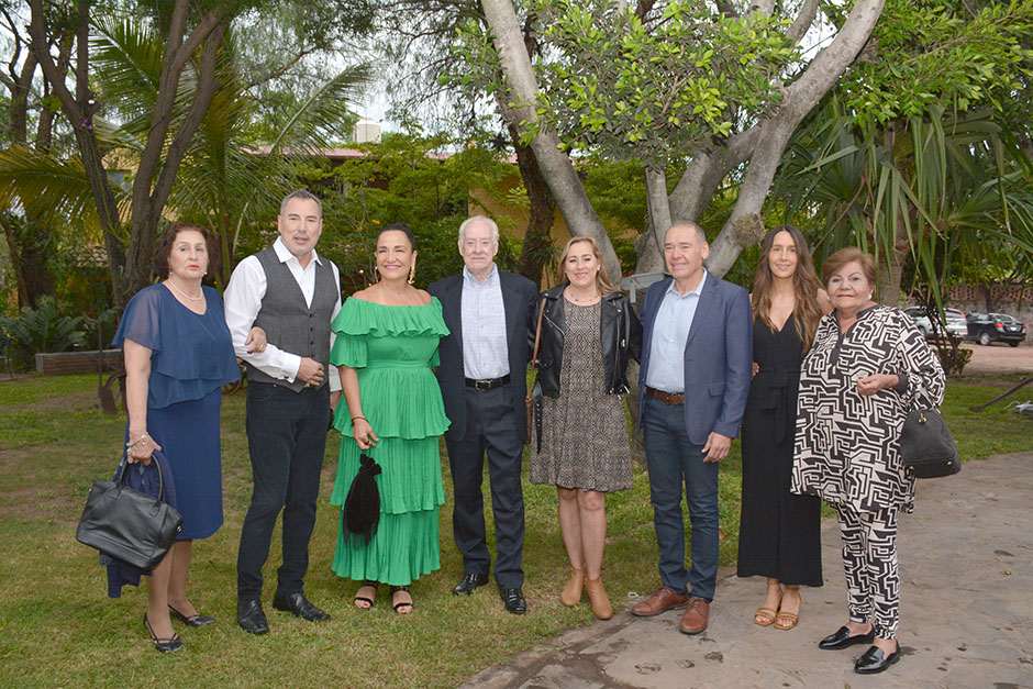 Noemí de Florez, Juan David Florez, Mercedes Wiley, Carlos Florez, Diana Florez, Eduardo Ceballos, Andrea Galindo y Magdalena Nafarrate