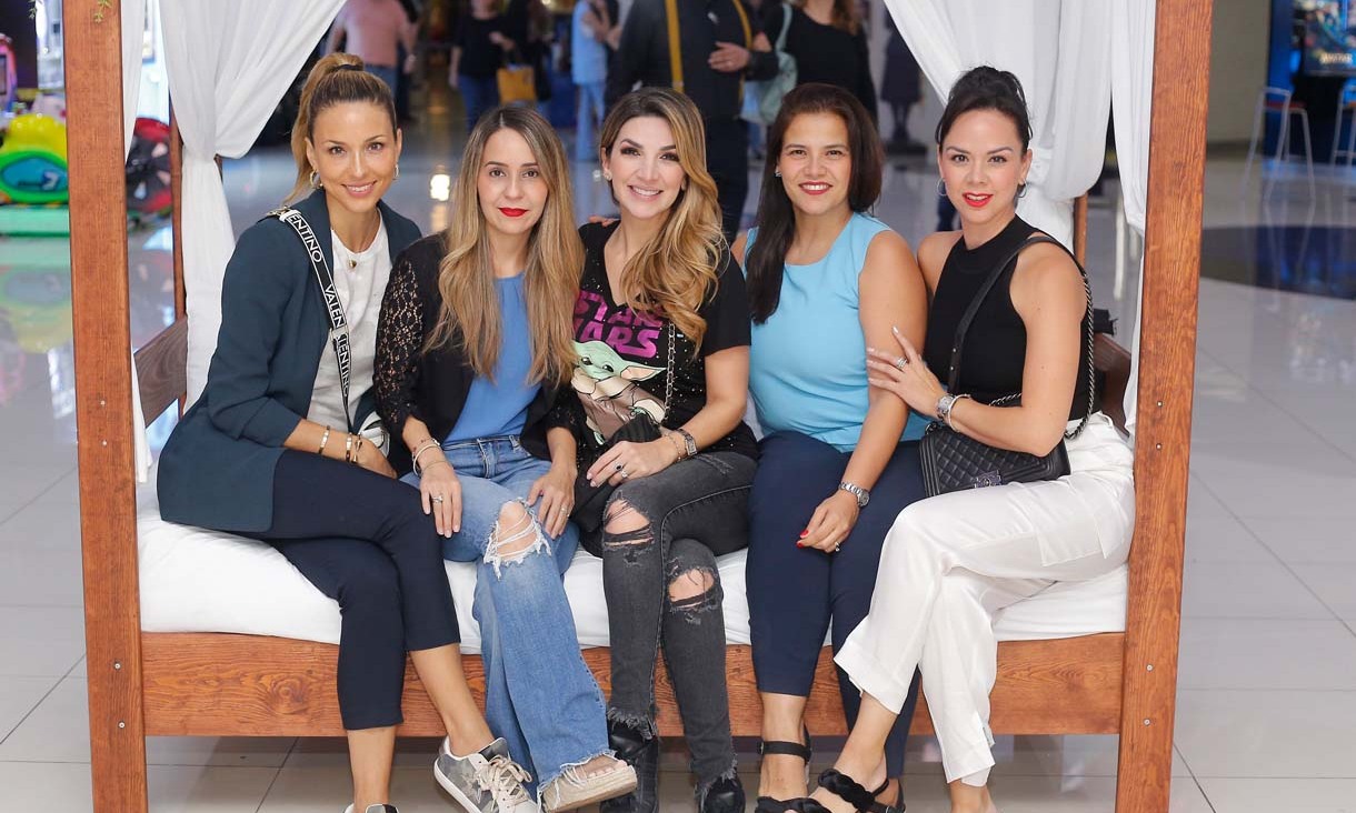 Adriana Franco de Saide, Adriana Álvarez, Antonella Michelena de Salazar, Gina González y Jéssica Cedillo