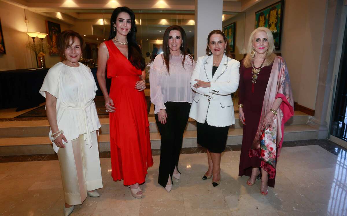Adriana Tijerina, Martha de Ruiz, Marlene Dávila, Elvida Lozano de Todd y Tey González de Salas