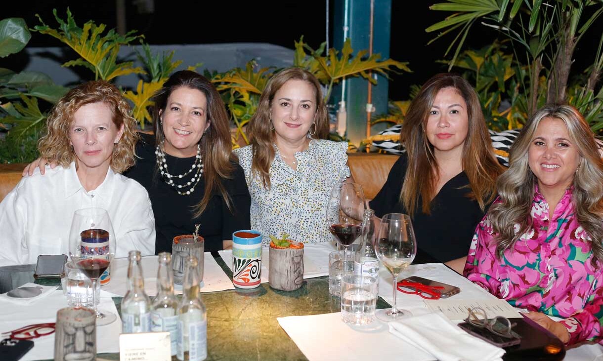 Mirei Mouret, Miriam Pérez, Verónica Salinas, María Eugenia Castillo y Fernanda Mendiolea