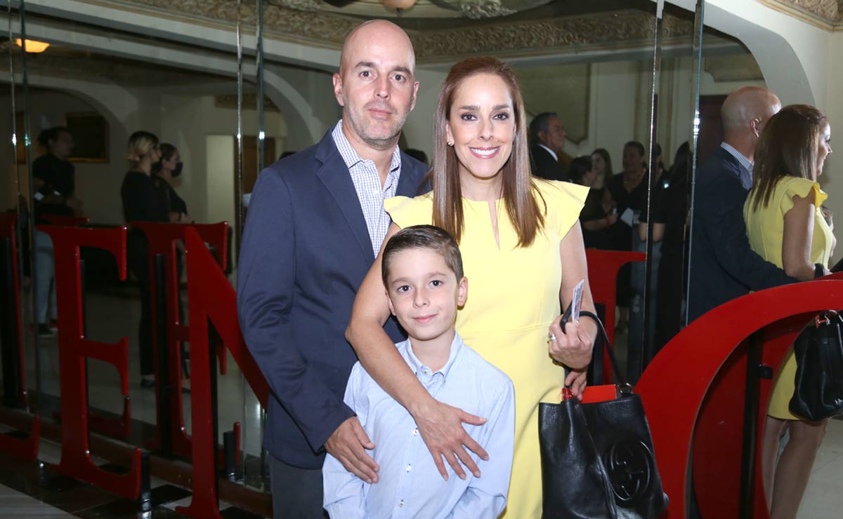 José Antonio, Paulina y Nicolás