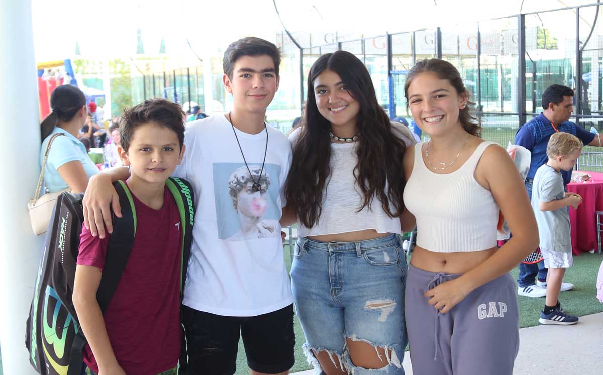 Alffredo, Miguel, Renata y María Paula