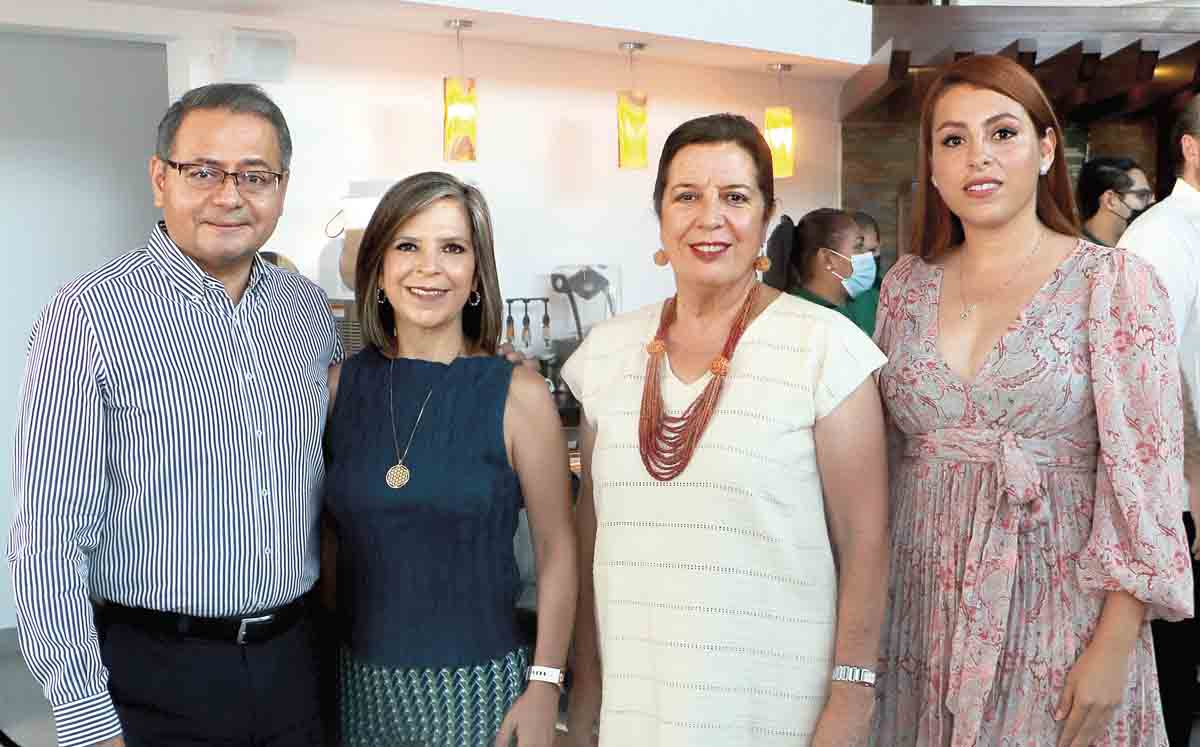 Jesús Ramírez, Marigel de Ramírez, Elvia Holguera y Diana Portillo / Fotos: Dennis Hernández