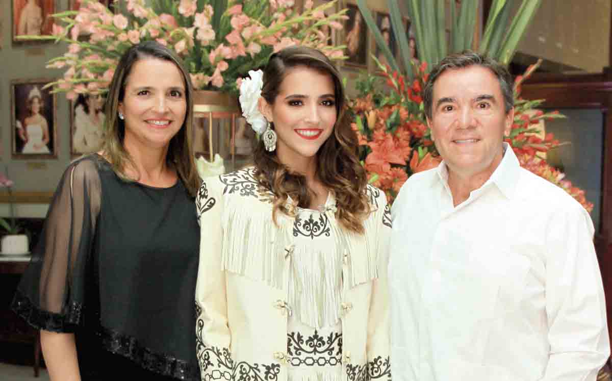 Mónica Gochicoa, Ana Gabriela Solbes y Juan Antonio Solbes  / Fotos: José Chang