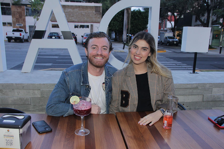 Diego Caccia y Karen Tostado.