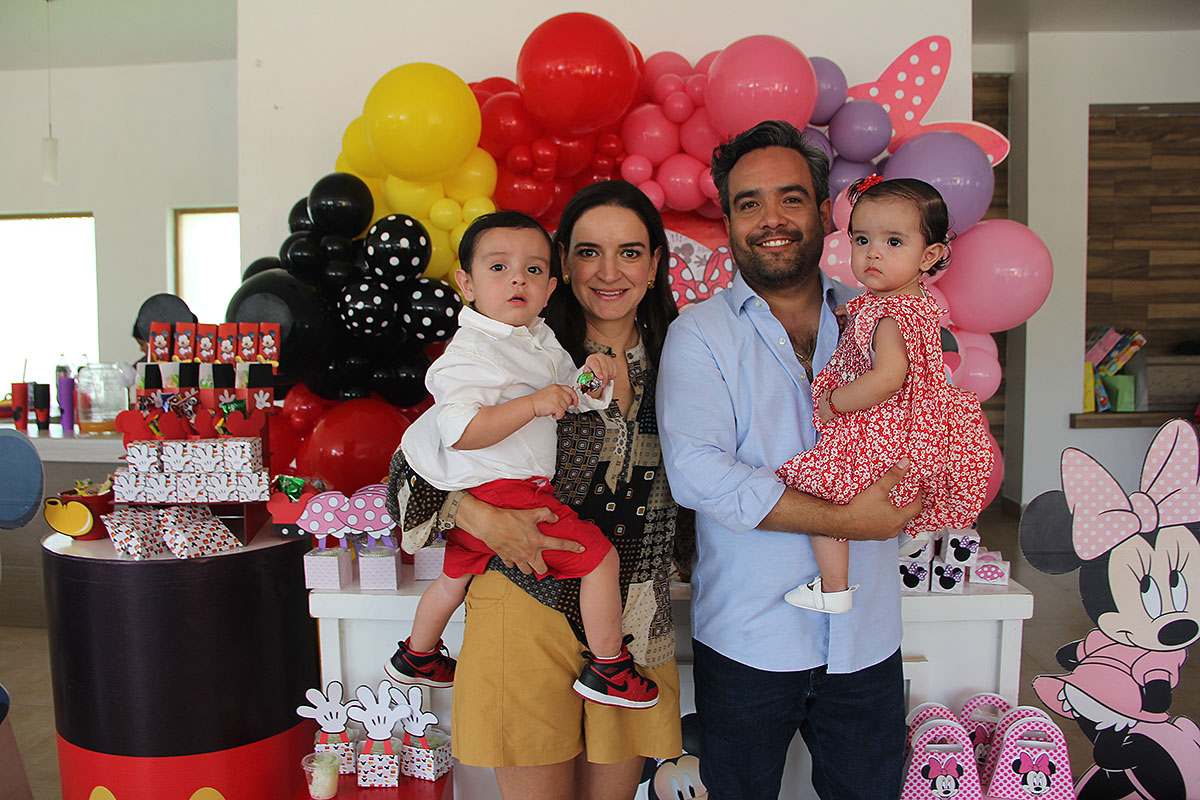 01 Montserrat Calzada, Juan Ángel López de Nava, Rodrigo López de Nava e Isabella Lopez de Nava.