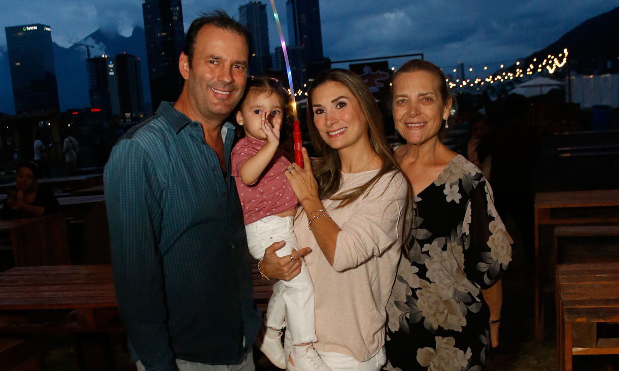 Raúl Martínez, Rebeca Martínez, Nena Riquelme y Esperanza Riquelme