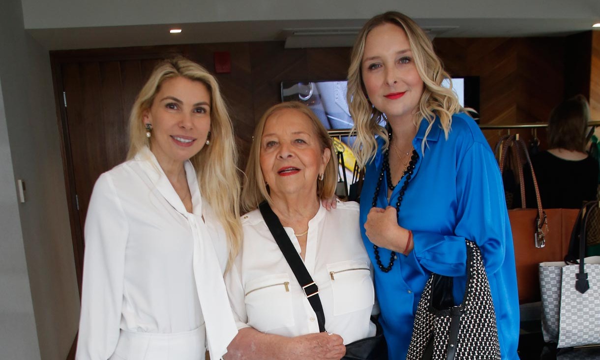 Roberta Barrera, Adriana Villarreal de Zavala y Adriana Zavala de Cortazar