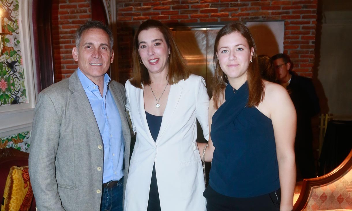 Ernesto Luján, María Fernanda Palacios e Isabel González