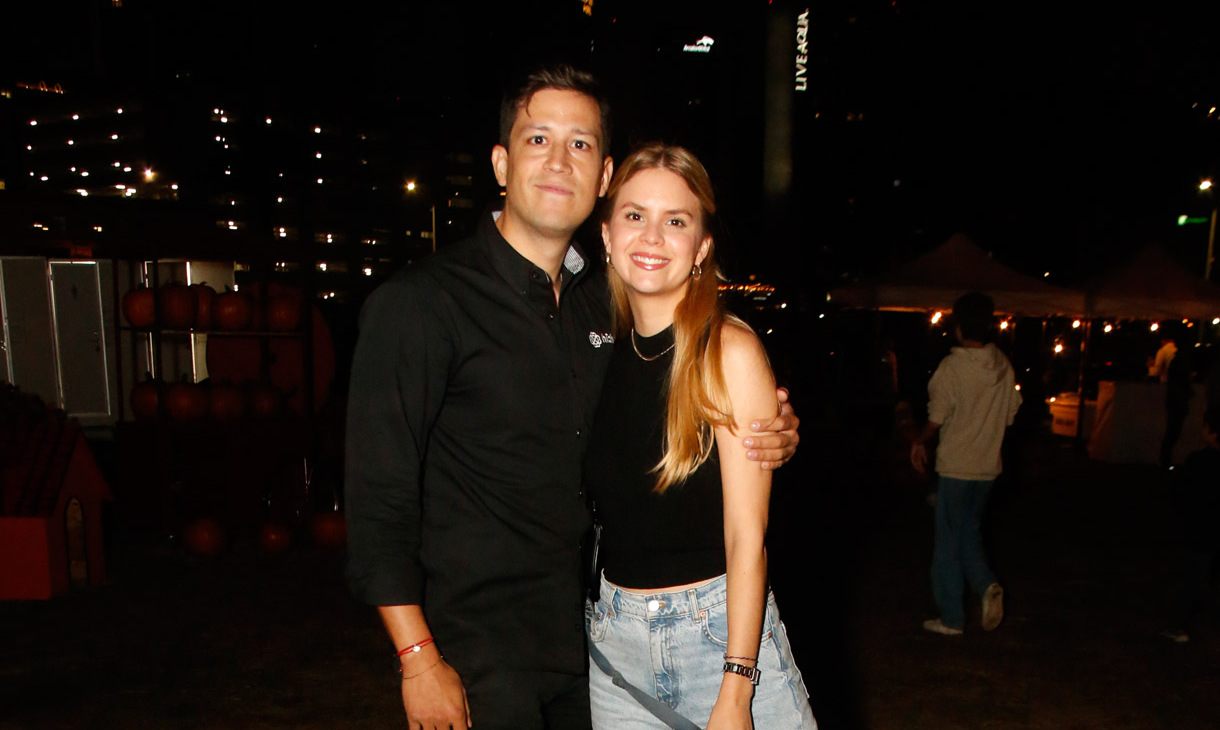 Alejandro Medina, Alejandra Looya