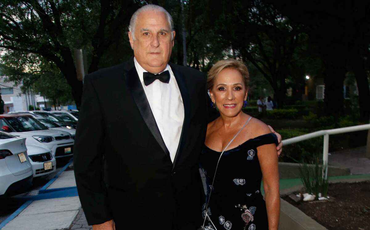 Alejandro Maiz y Gina Manautou de Maiz