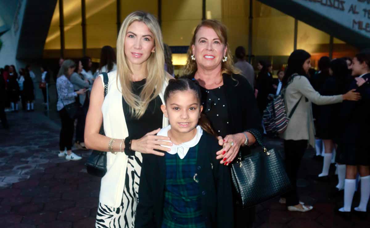 Caro Bravo, Esperanza de Bravo y Mariela Santos / Fotos : Omar Valdez