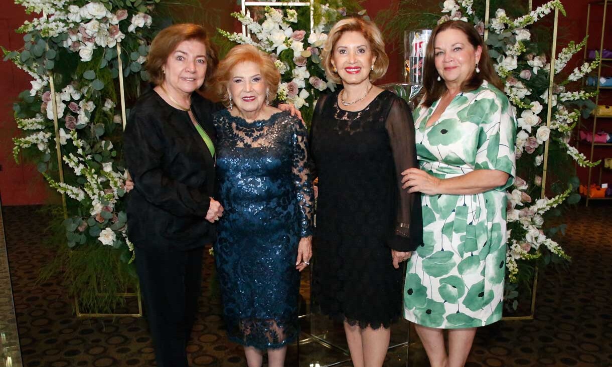 Fina de Doehner. Graciela Garza de Cantú, Alma Coello y Esthela Montmayor