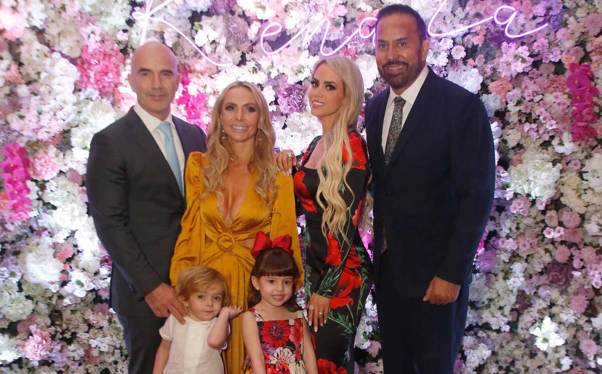 Francisco Oliveros, Érika Zaba, Fabiola Raya, Claudio Romero, Emiliano Oliveros y Regina Romero