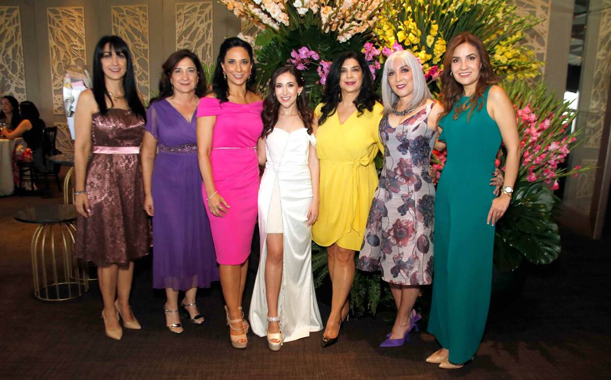 Gabriela Valdés, Maru Valdés, Laura Valdés, Isamar Marroquín, Alicia Valdés, María Valdés y Claudia González