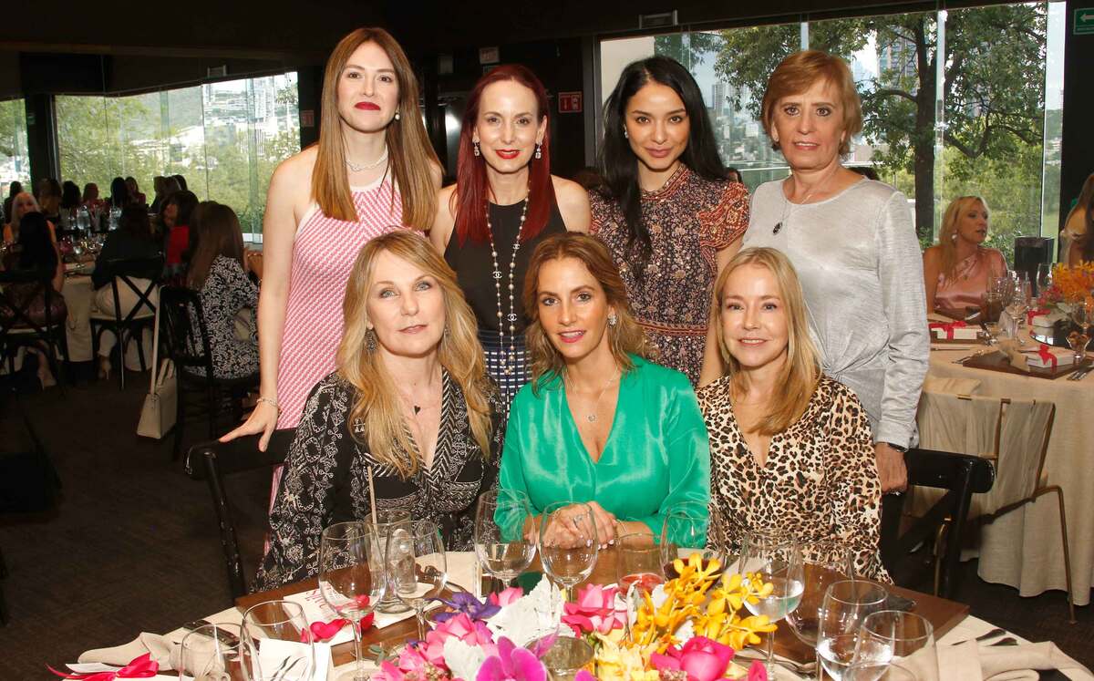 Gaby Espinosa de Kuri, Mónica García de Moyeda, Xiomara Montalvo, Martha Martínez, Adriana Ibarra de Bremer, Jackeline Pons de Sagaón y Liz Niño de Ri