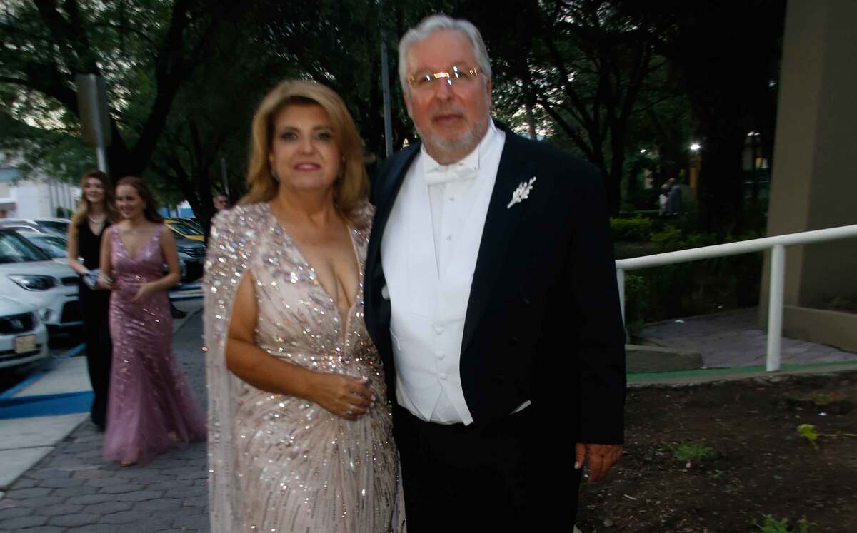 Papás del novio. María Nelly Elizondo de Cantú y Gilberto Francisco Cantú Elizondo