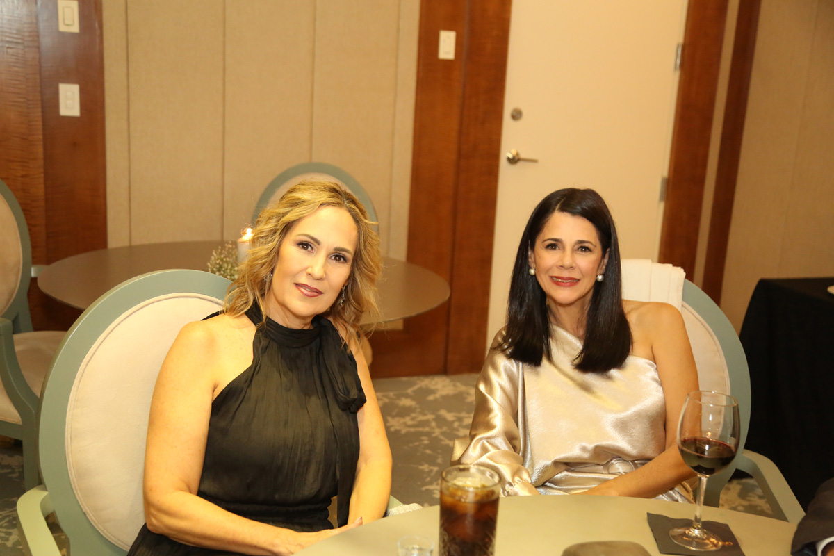 Pilar de Gutiérrez y Martha Lozano