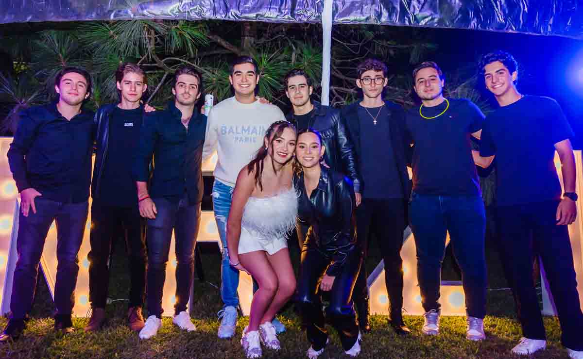 Ricky y Naomi con un grupo de amigos / Fotos: Antonio Mireles