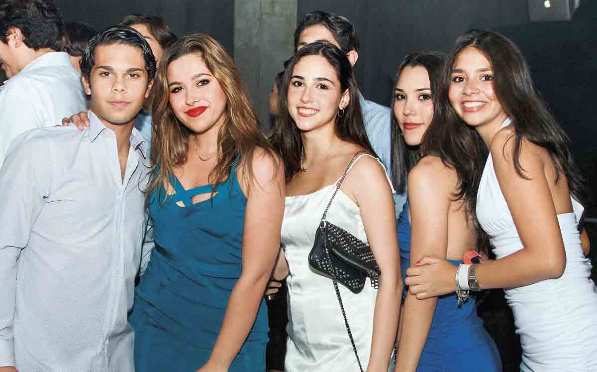 Rodrigo Manzur, Andrea Elizondo, Mariana Rodríguez, Luciana Aguilar y Valentina Montes / Foto: José Chang