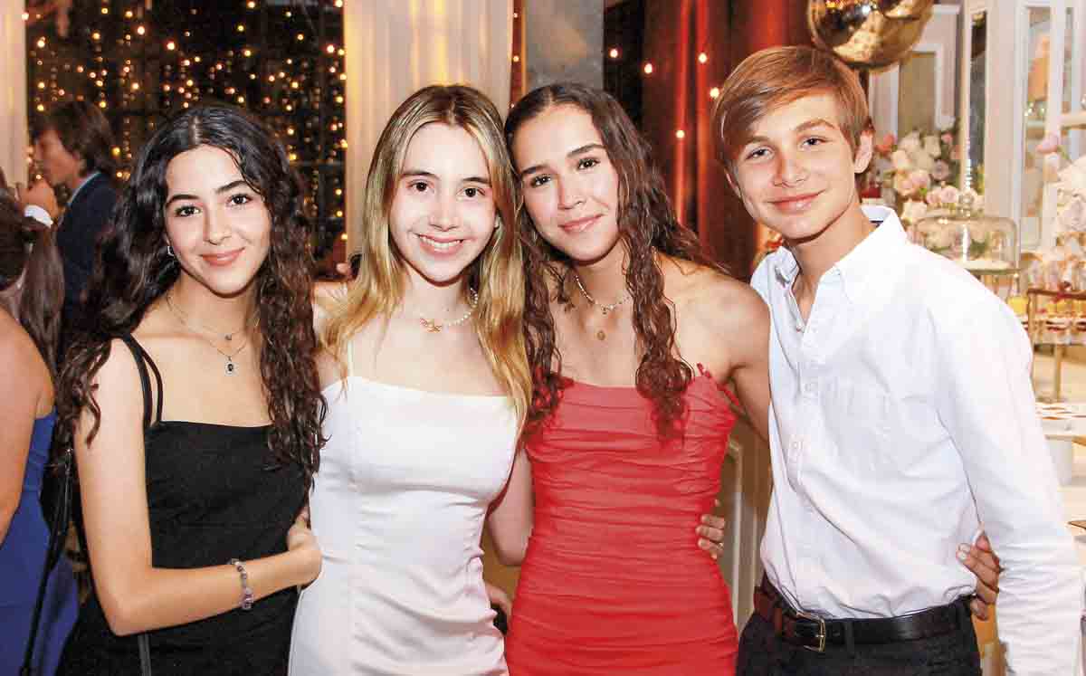 Carlota Dávila, Sofía González, Regina Lara y Gonzalo Ramos / Foto: José Chang